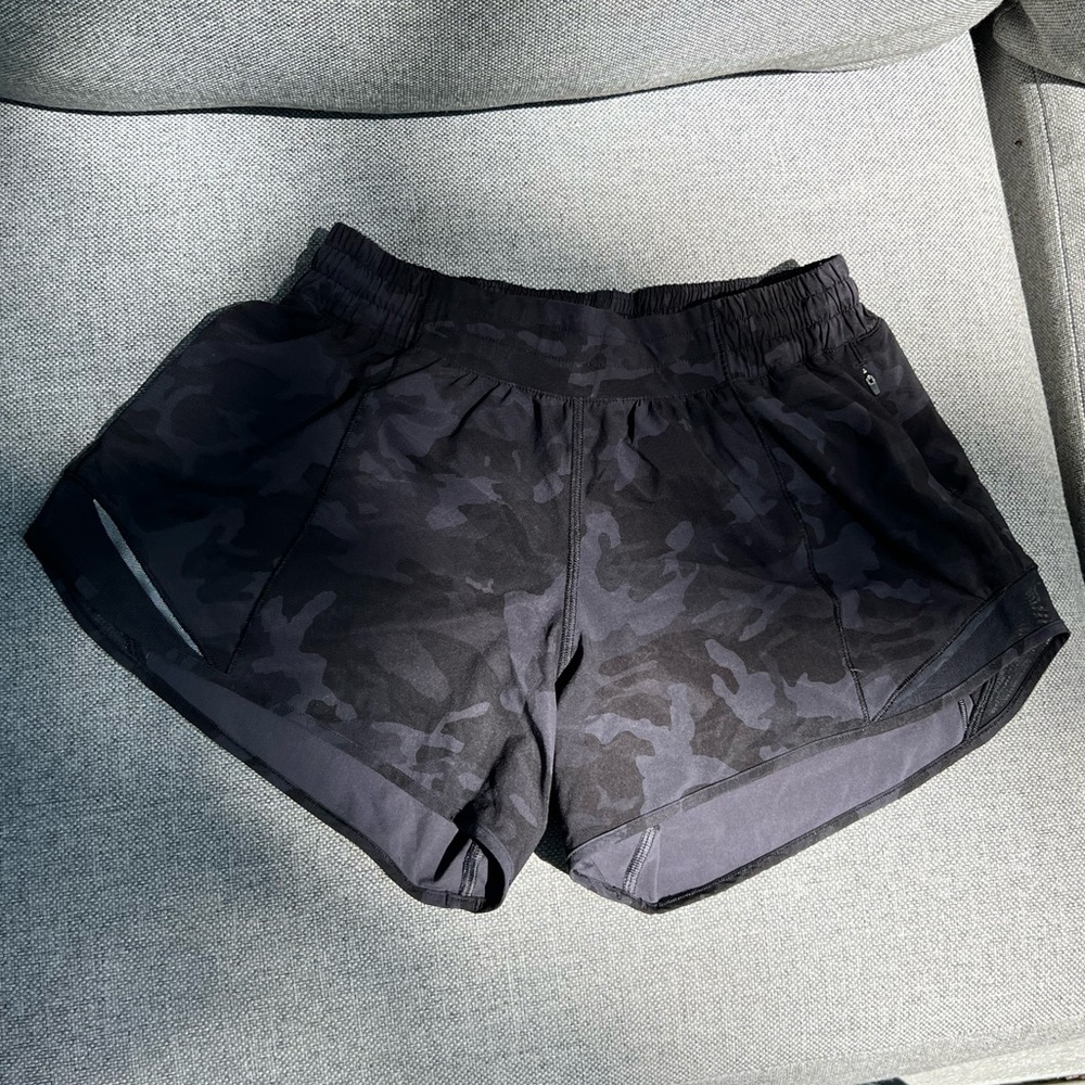 Lululemon Hotty Hot shorts -lined size 6
